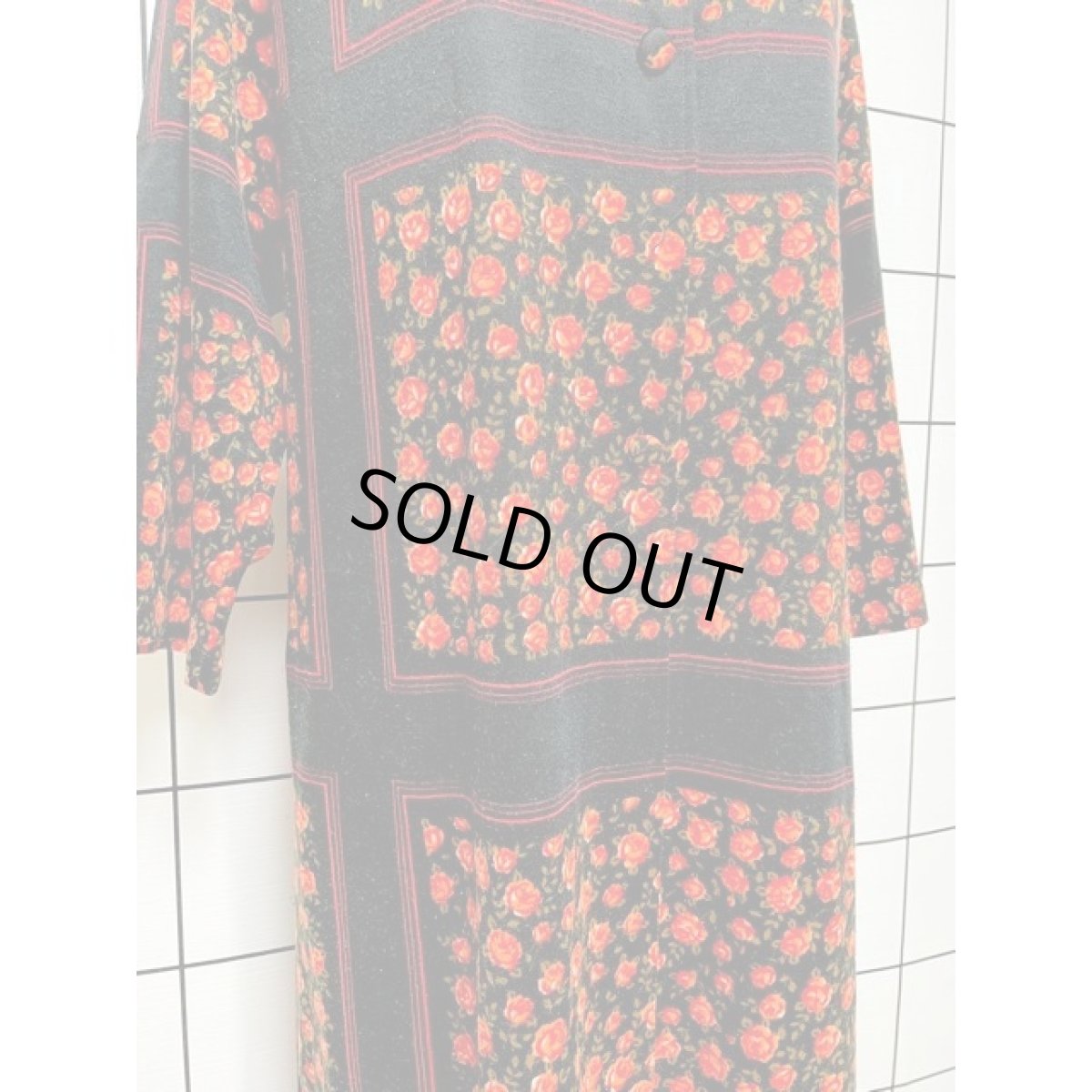 画像8: 昭和レトロ シャツワンピース 70's 国産古着 花柄 前開き 羽織りにも ブラック (8)