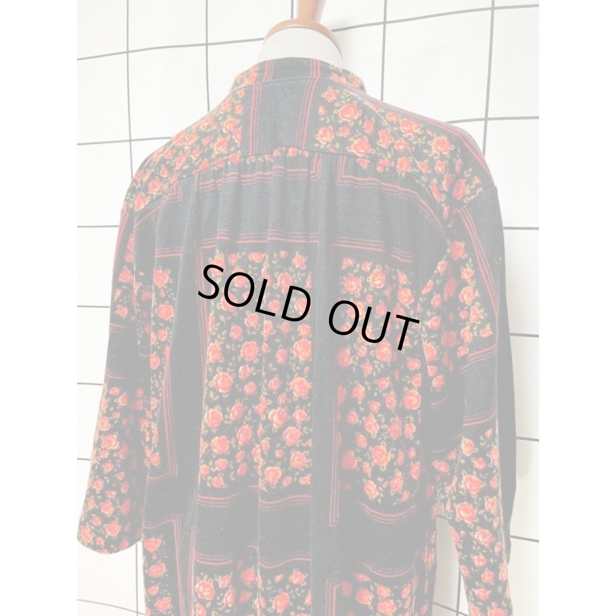 画像3: 昭和レトロ シャツワンピース 70's 国産古着 花柄 前開き 羽織りにも ブラック (3)