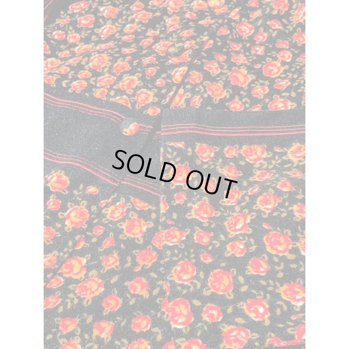 画像11: 昭和レトロ シャツワンピース 70's 国産古着 花柄 前開き 羽織りにも ブラック (11)