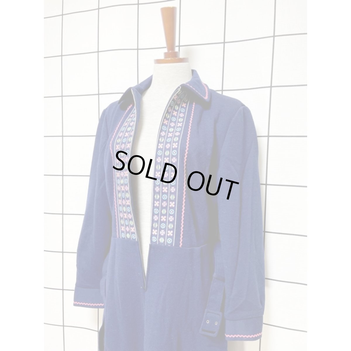 画像9: ヨーロッパ古着 ワンピース ヴィンテージ 刺繍 70's ナミナミテープ ベルト付 (9)