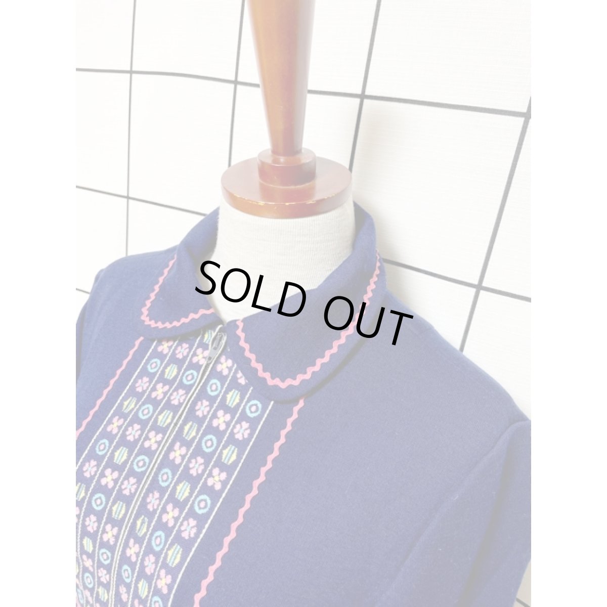 画像4: ヨーロッパ古着 ワンピース ヴィンテージ 刺繍 70's ナミナミテープ ベルト付 (4)