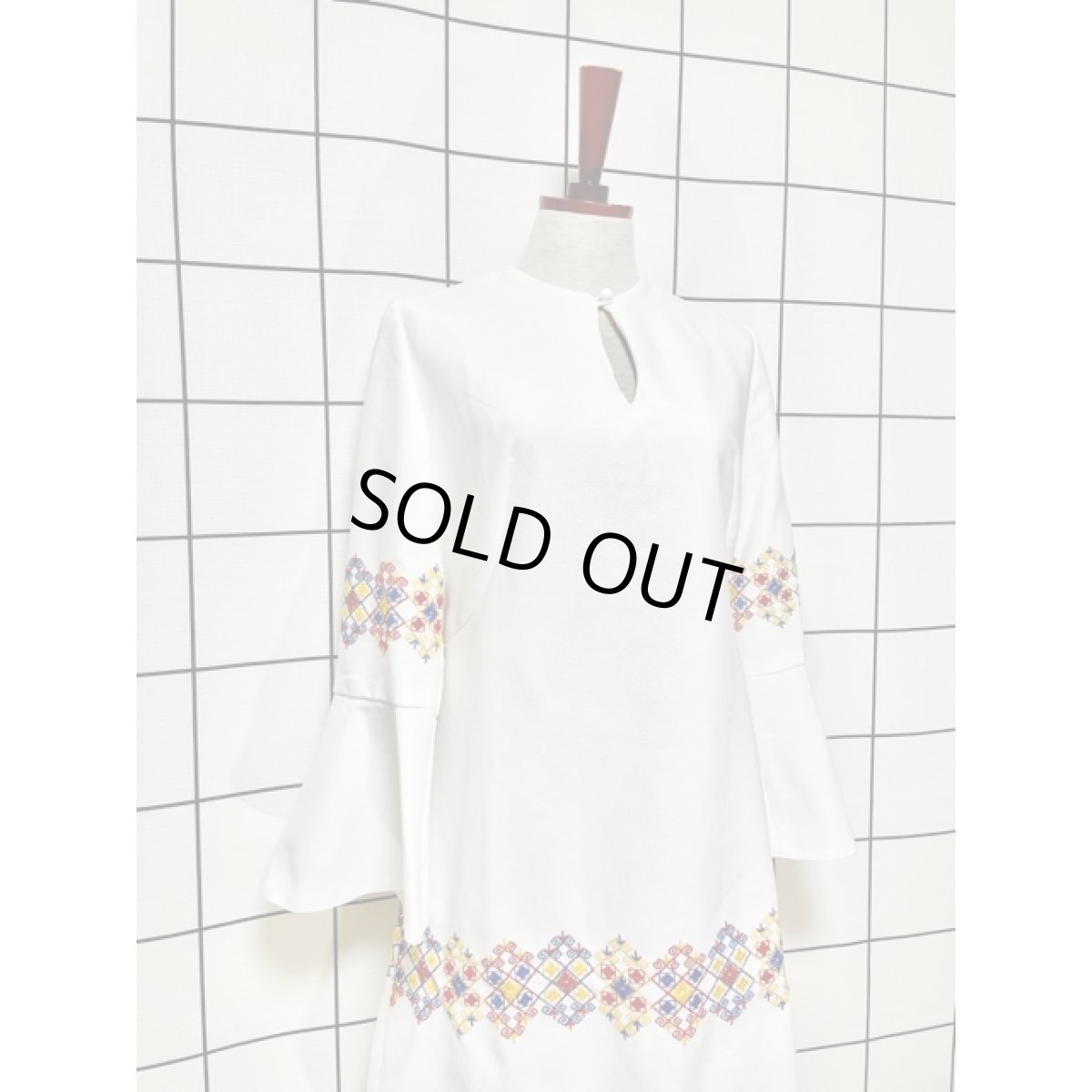 画像3: ヨーロッパ古着 ドレス ヴィンテージ ぷっくり刺繍 主役級 フレア袖 レトロ (3)