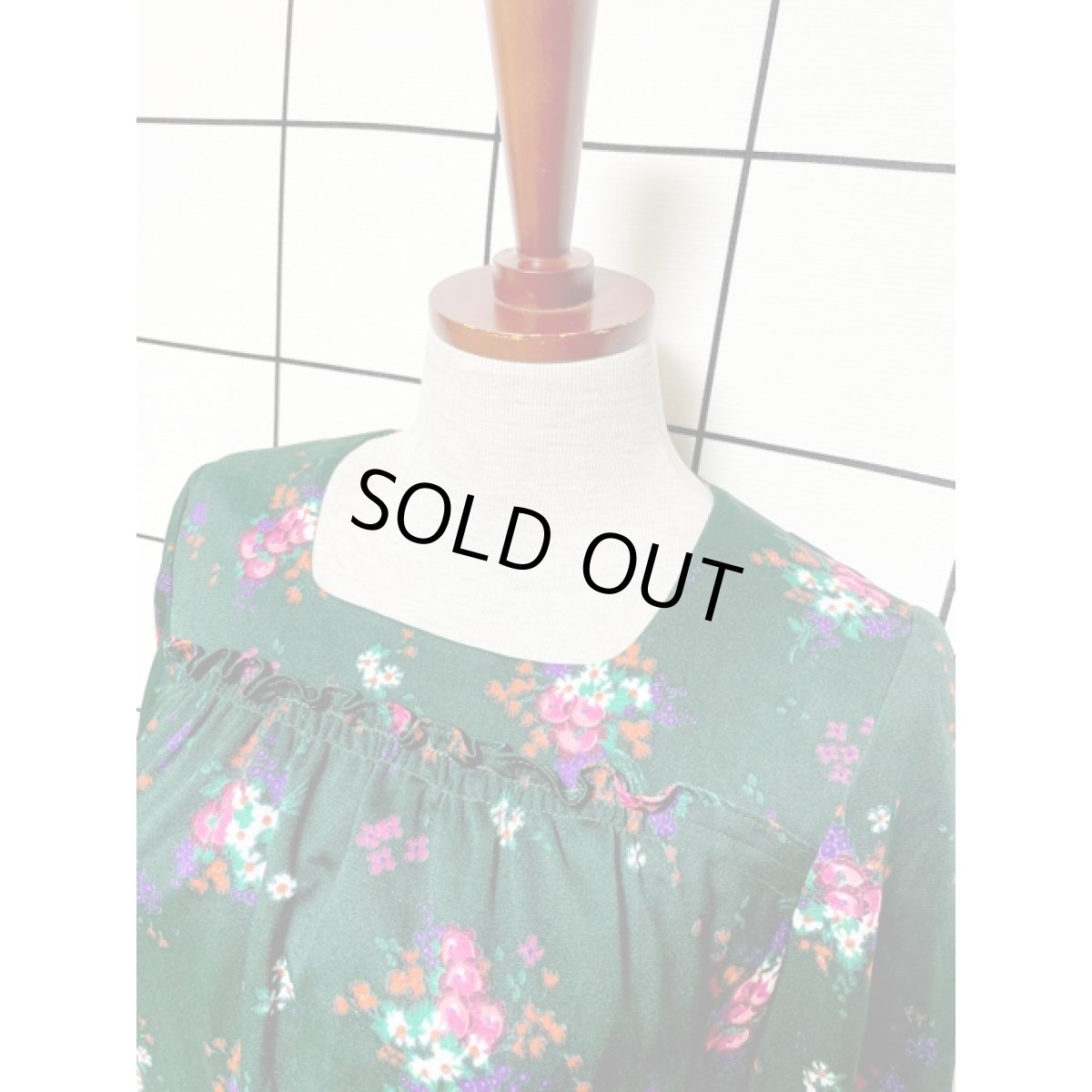 画像4: ヨーロッパ古着 ワンピース ヴィンテージ 花柄 深めのグリーン レトロ ガーリー (4)