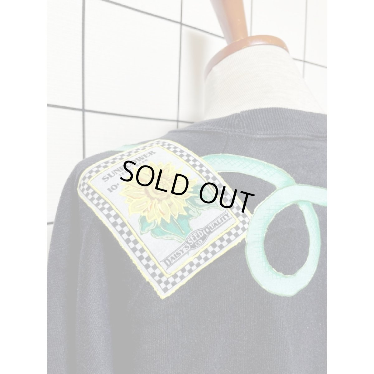 画像4: アメリカ古着 スウェット ヴィンテージ 花パッチ ブラック プルオーバー (4)