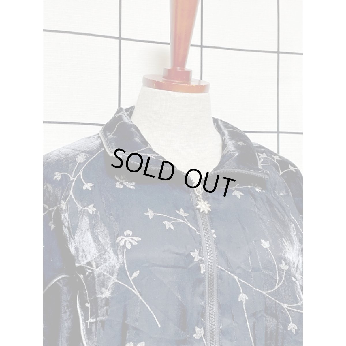 画像4: アメリカ古着 ブルゾンナイロンジャケット ブラック シルバーラメ ジップアップ (4)