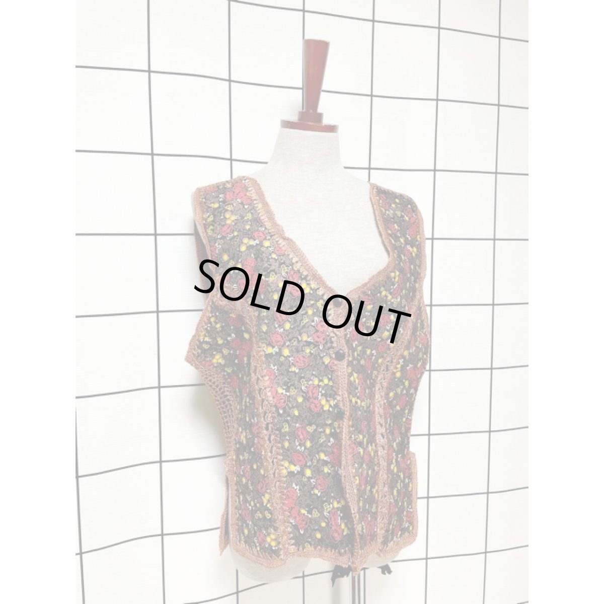 画像4: ヨーロッパ古着 ベスト フェイクレザー 透かし編み 花柄 レトロ (4)