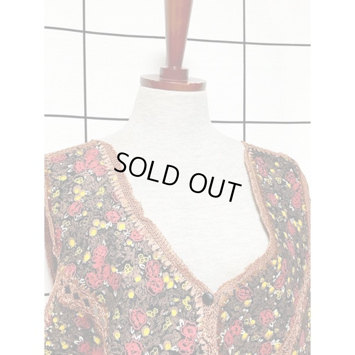 画像6: ヨーロッパ古着 ベスト フェイクレザー 透かし編み 花柄 レトロ (6)