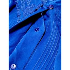 画像10: ヨーロッパ古着 ブラウス ヴィンテージ 刺繍 ブルー レトロ シャツ (10)