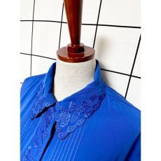 画像4: ヨーロッパ古着 ブラウス ヴィンテージ 刺繍 ブルー レトロ シャツ (4)