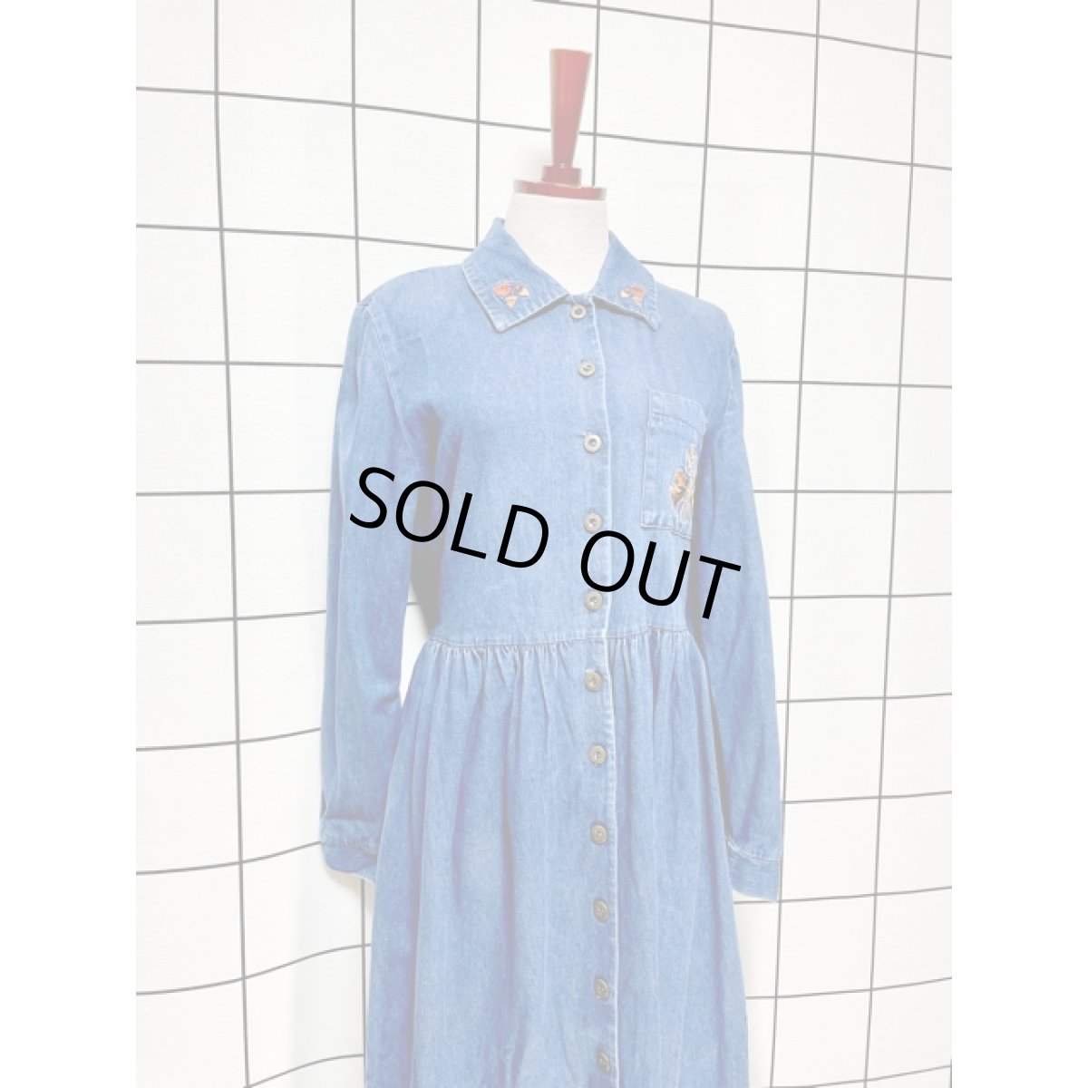 画像4: アメリカ古着 ロングシャツワンピース ヴィンテージ 刺繍 デニム 前開き リボン (4)