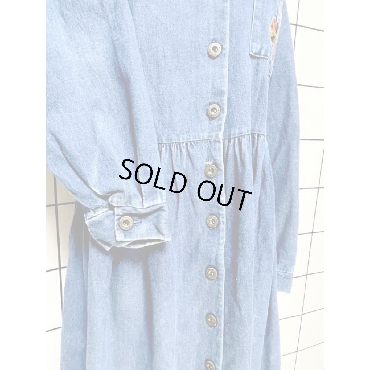 画像8: アメリカ古着 ロングシャツワンピース ヴィンテージ 刺繍 デニム 前開き リボン (8)
