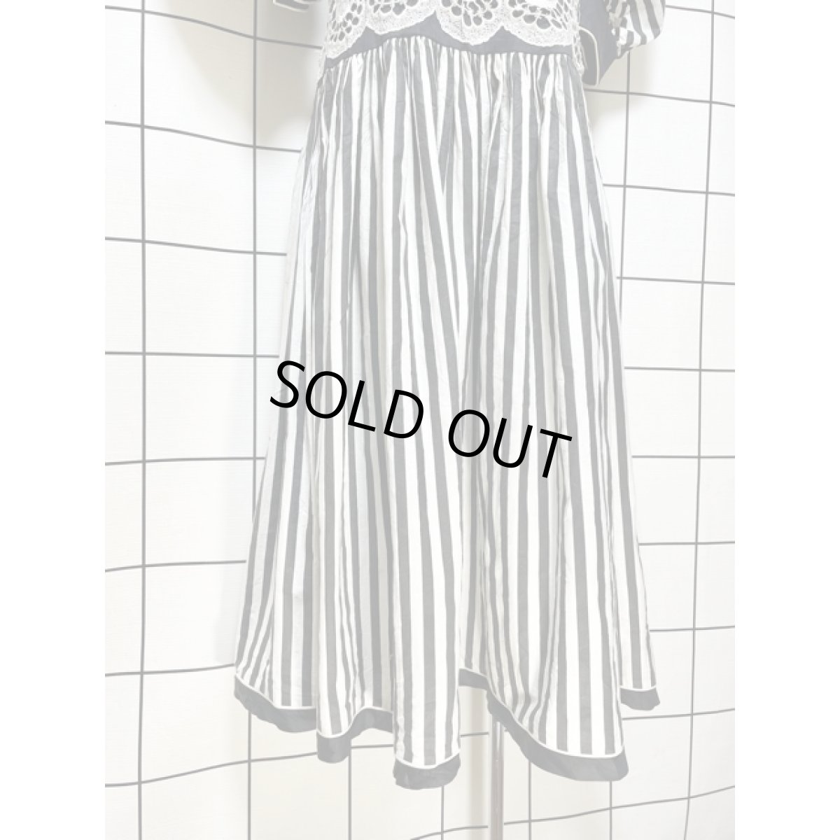 画像9: アメリカ古着 ヴィンテージドレス ストライプ レース 主役級 パフスリーブ レトロ クラシカル (9)