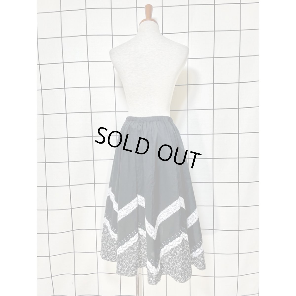 画像3: 3種類のレース 小花柄 スカート ウエストゴム アメリカ古着 ヴィンテージ ブラック (3)