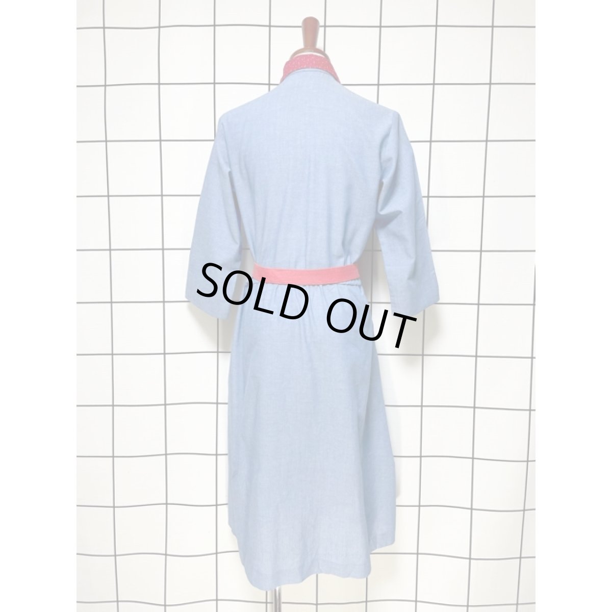 画像2: 羽織にも使える デニム 前開き ベルト付 小さなハート柄 ワンピース アメリカ古着 ヴィンテージ (2)