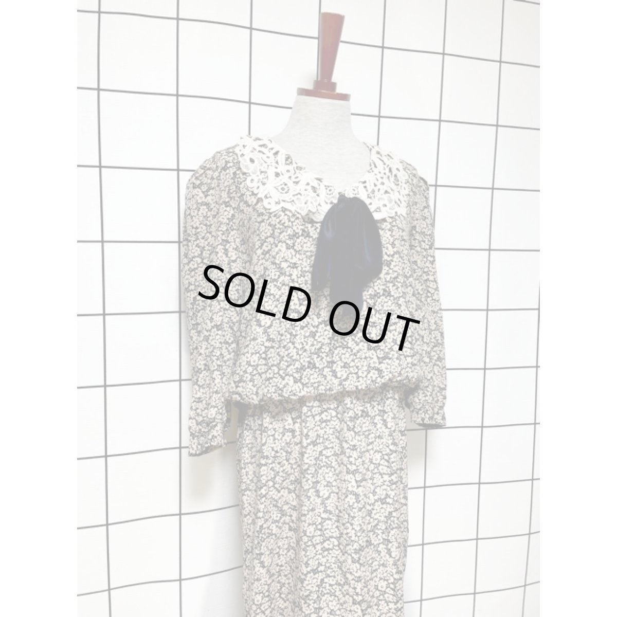 画像3: レース襟 フロントリボン 花柄 ウエストゴム プリーツ アメリカ古着 ヴィンテージワンピース (3)