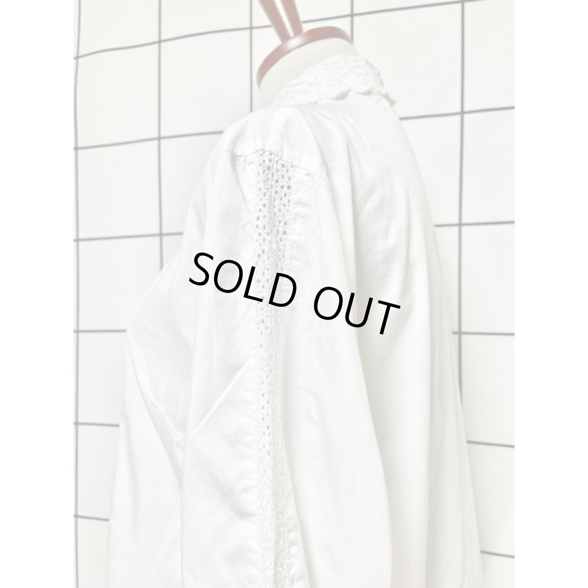 画像10: 刺繍装飾 袖レース ホワイトブラウス ヴィンテージ ヨーロッパ古着 クラシカル シャツ (10)