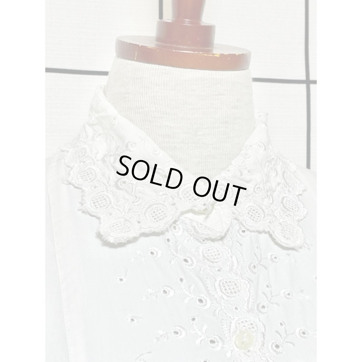 画像7: 刺繍装飾 袖レース ホワイトブラウス ヴィンテージ ヨーロッパ古着 クラシカル シャツ (7)