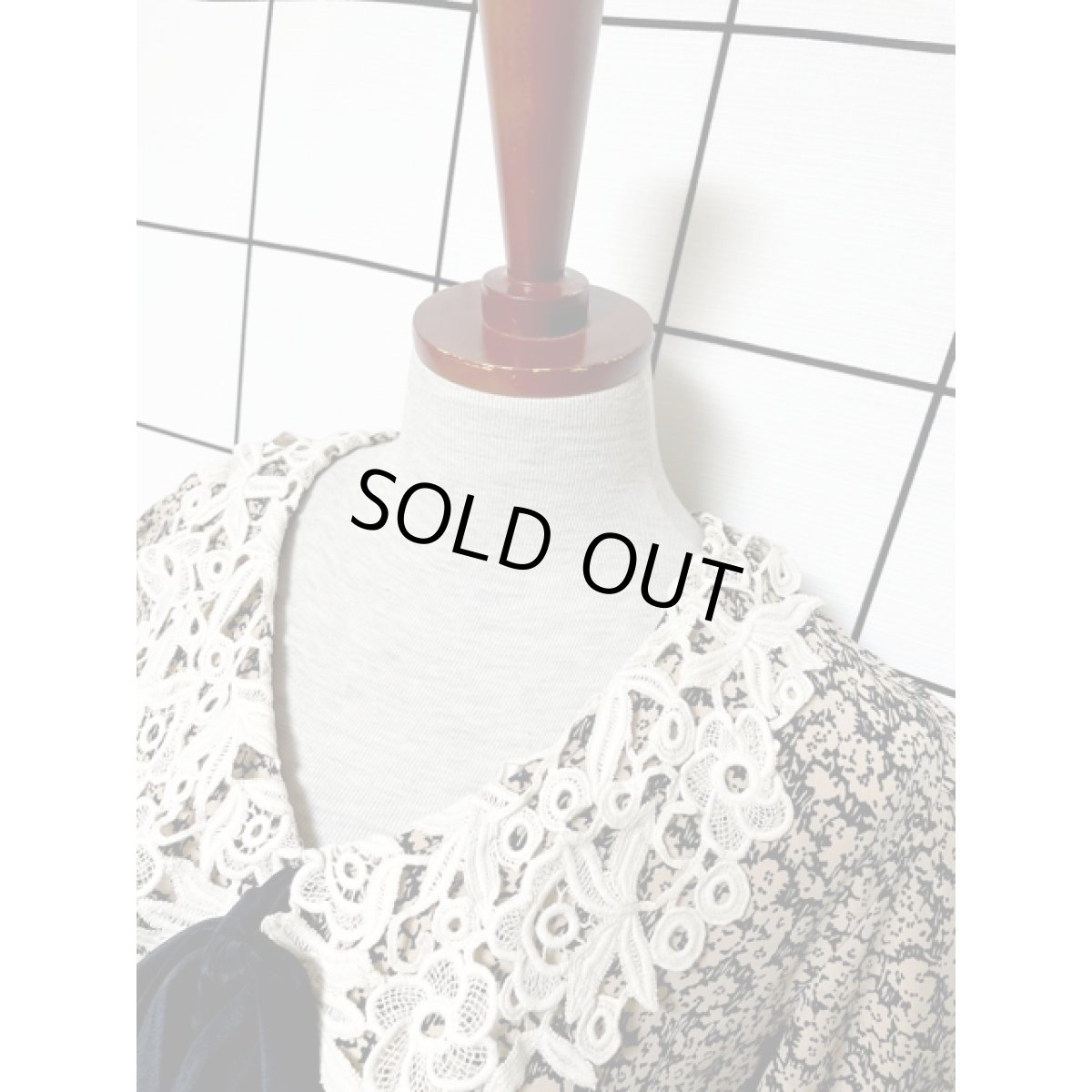 画像4: レース襟 フロントリボン 花柄 ウエストゴム プリーツ アメリカ古着 ヴィンテージワンピース (4)