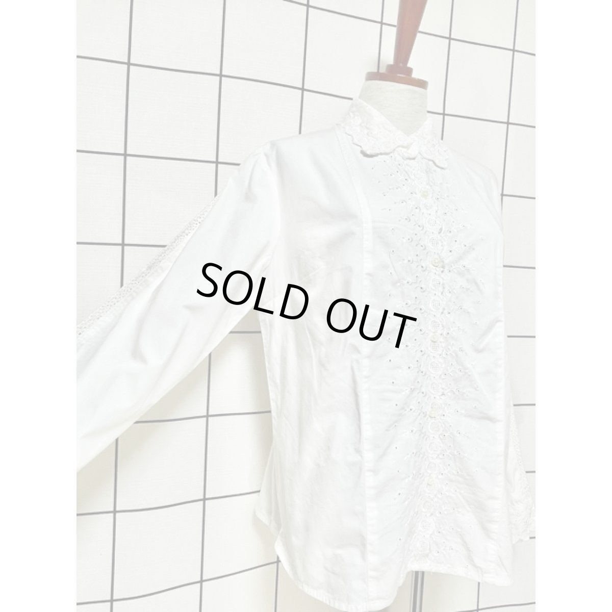画像6: 刺繍装飾 袖レース ホワイトブラウス ヴィンテージ ヨーロッパ古着 クラシカル シャツ (6)