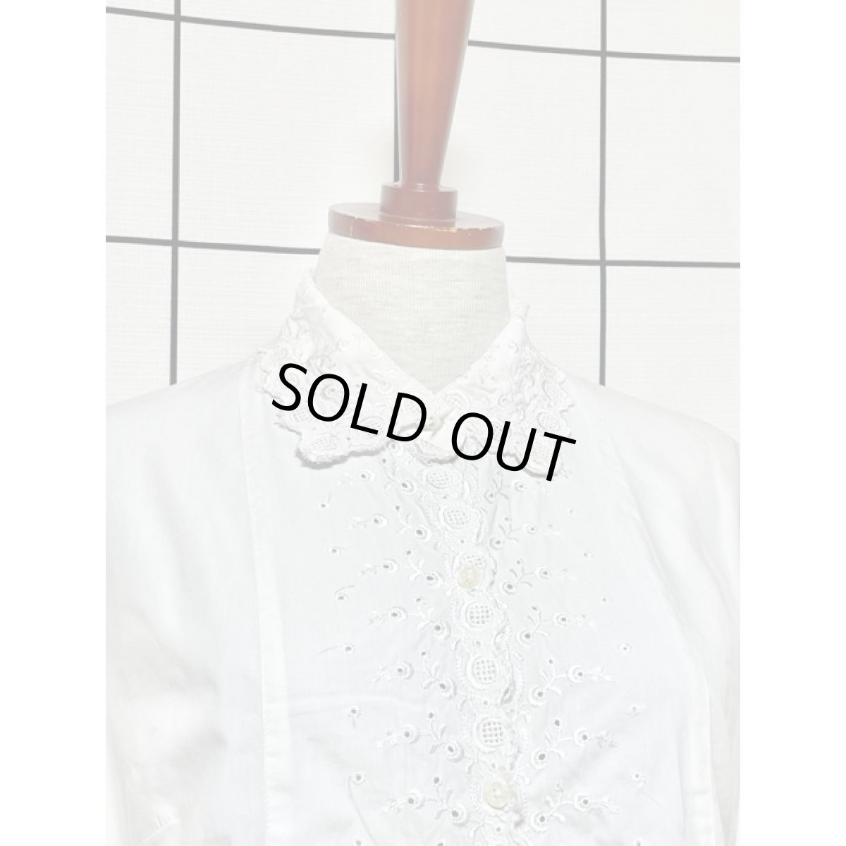 画像5: 刺繍装飾 袖レース ホワイトブラウス ヴィンテージ ヨーロッパ古着 クラシカル シャツ (5)