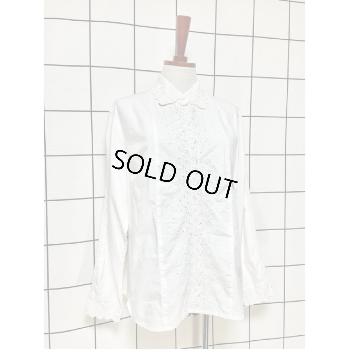 画像3: 刺繍装飾 袖レース ホワイトブラウス ヴィンテージ ヨーロッパ古着 クラシカル シャツ (3)