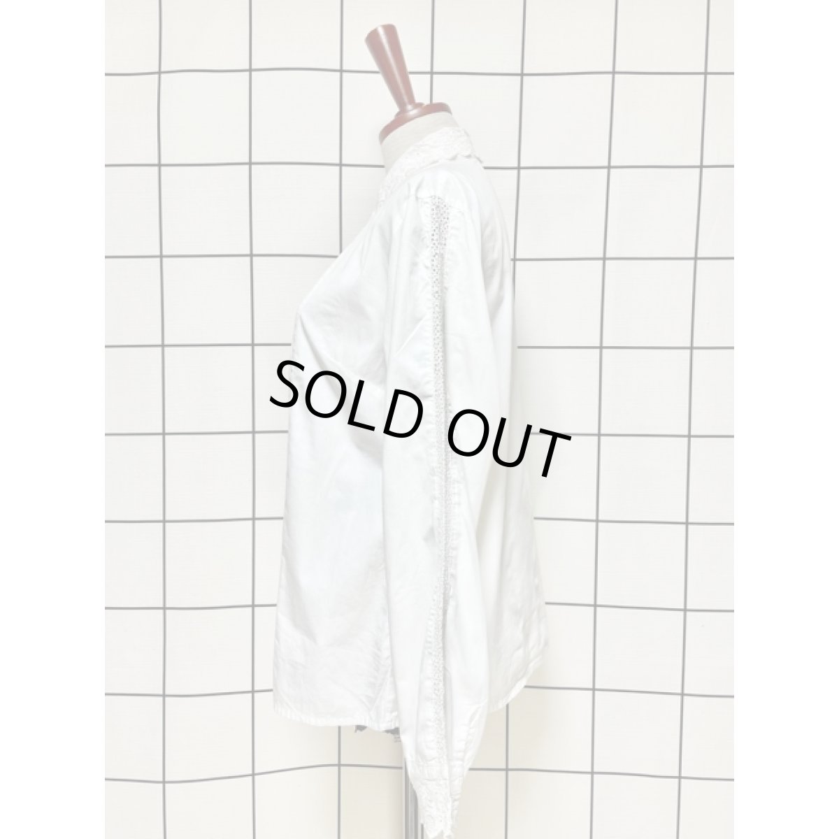 画像9: 刺繍装飾 袖レース ホワイトブラウス ヴィンテージ ヨーロッパ古着 クラシカル シャツ (9)