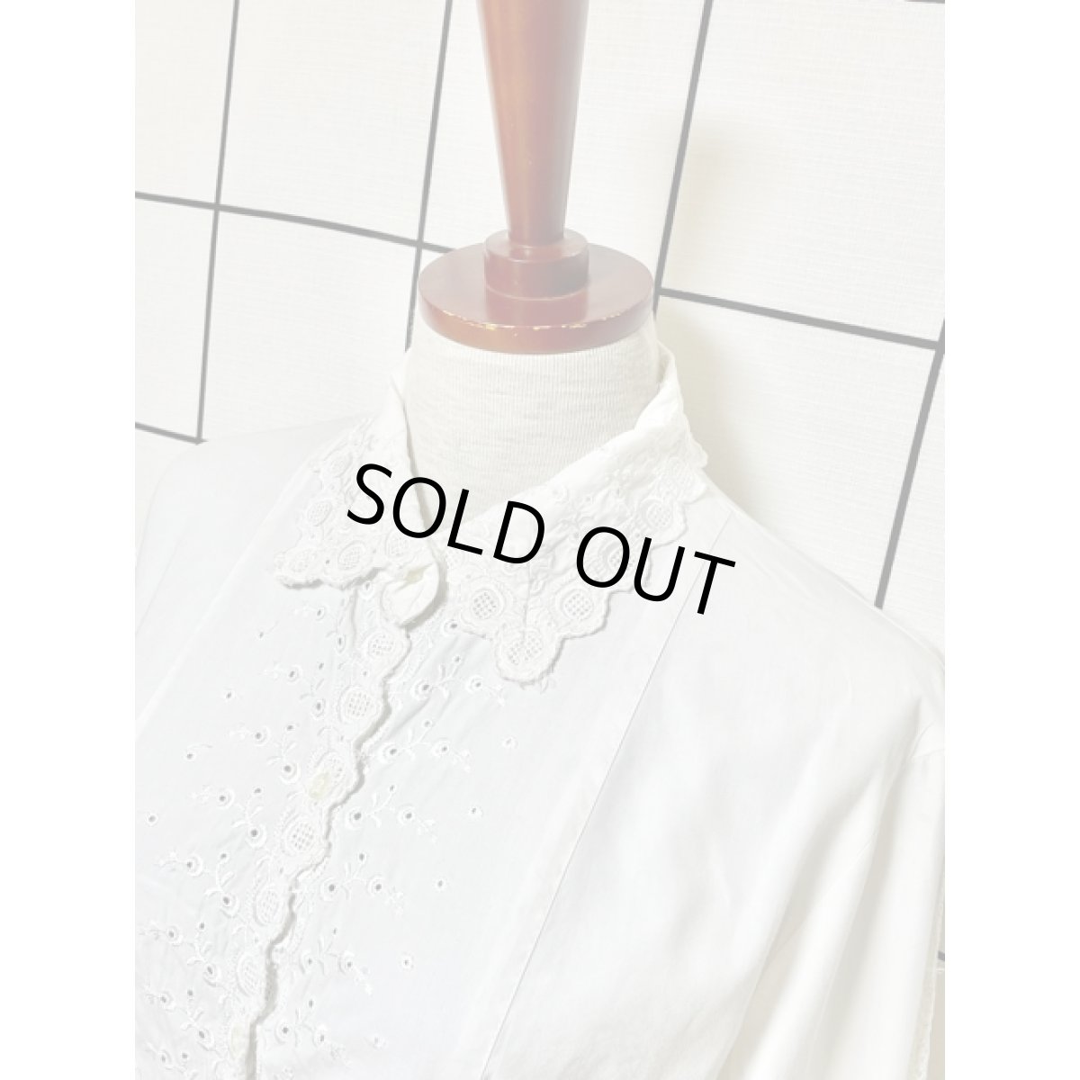 画像4: 刺繍装飾 袖レース ホワイトブラウス ヴィンテージ ヨーロッパ古着 クラシカル シャツ (4)