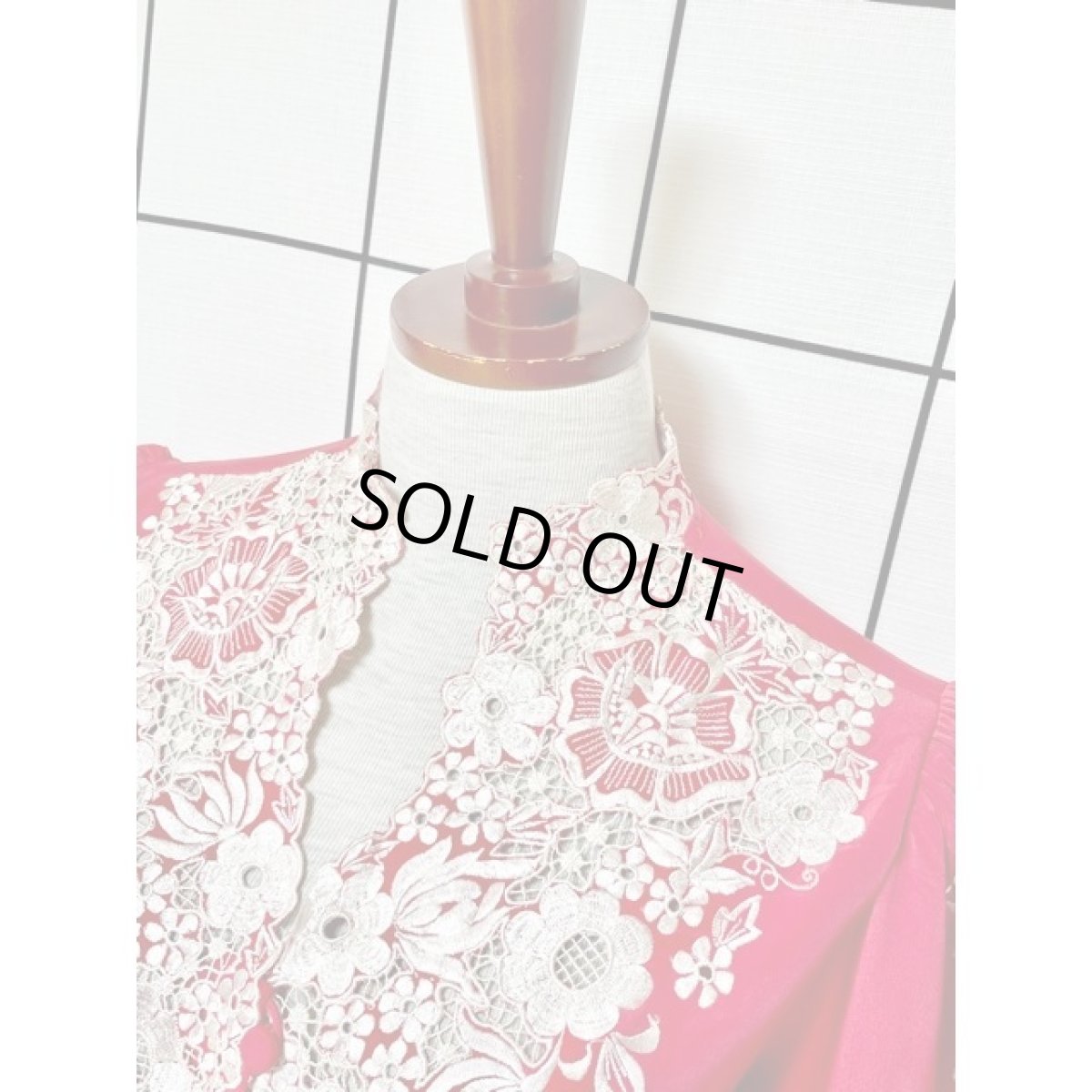 画像4: お花刺繍 レッド ブラウス ヴィンテージ フォークロア レトロ 長袖 アメリカ古着 (4)