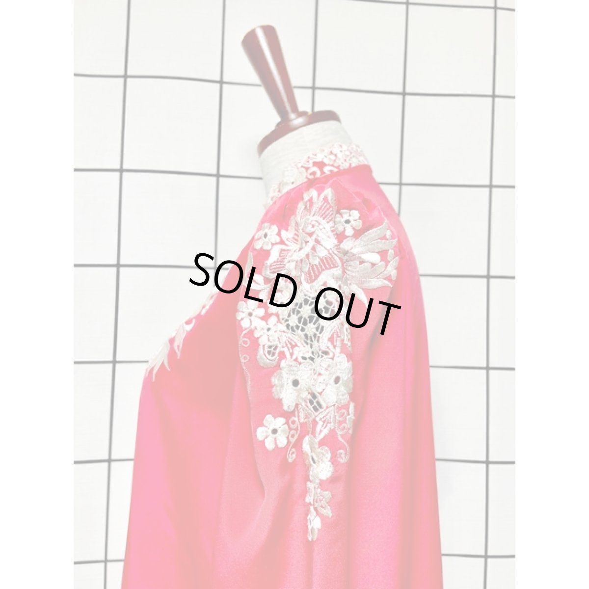 画像9: お花刺繍 レッド ブラウス ヴィンテージ フォークロア レトロ 長袖 アメリカ古着 (9)