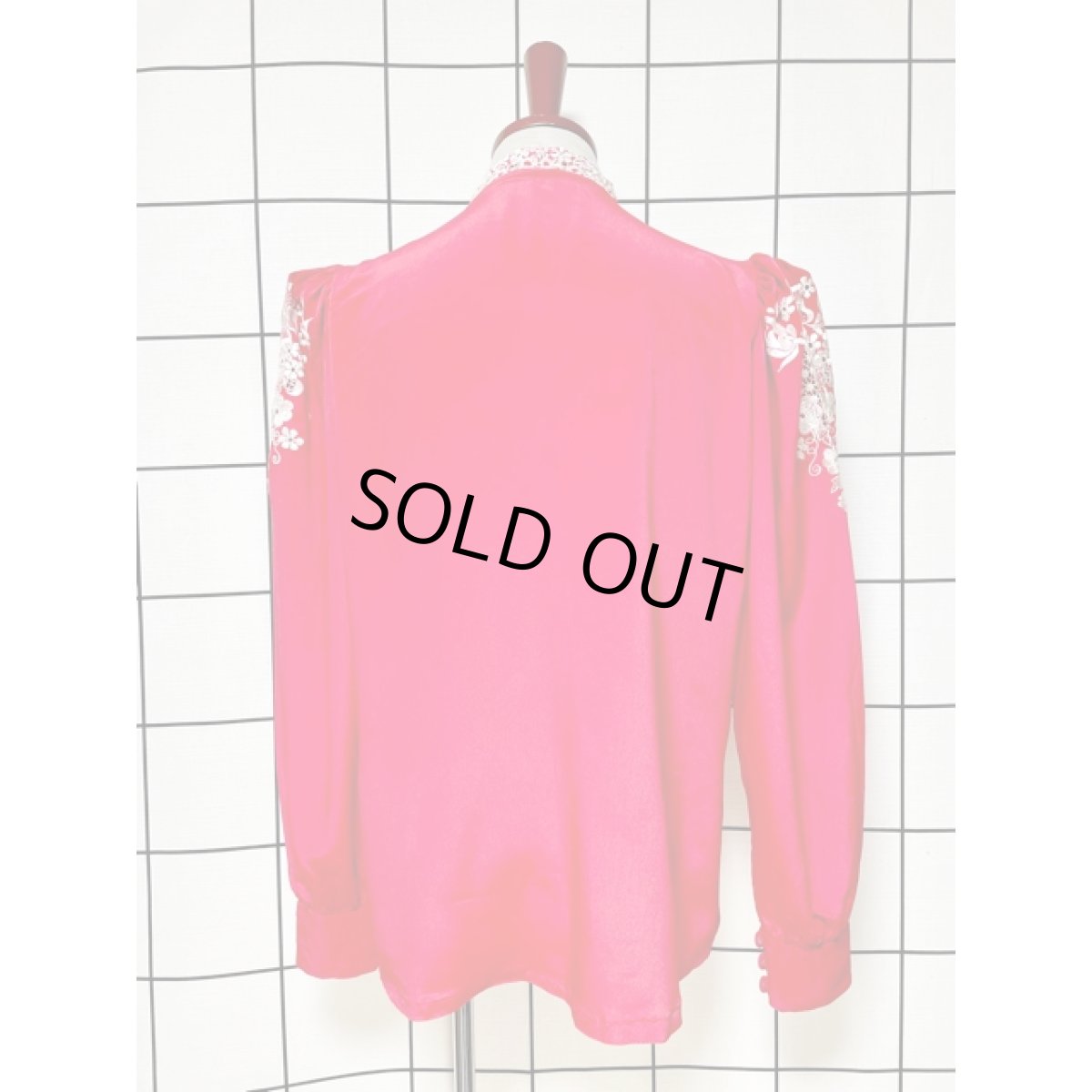 画像2: お花刺繍 レッド ブラウス ヴィンテージ フォークロア レトロ 長袖 アメリカ古着 (2)