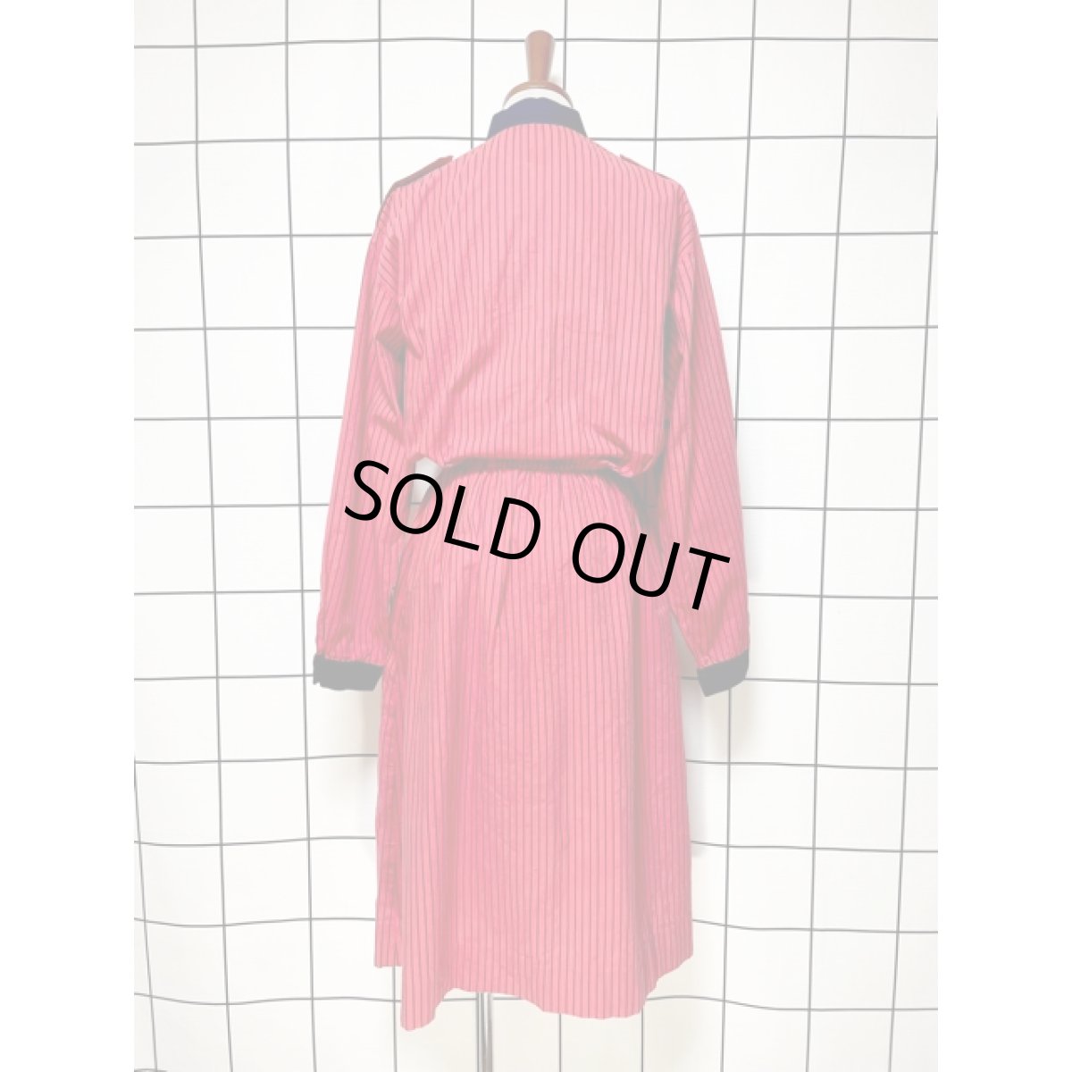 画像2: ストライプ柄 ショルダーボタン 前開き ワンピース ウエストゴム 切り替え レトロ 長袖 アメリカ古着 ヴィンテージ (2)