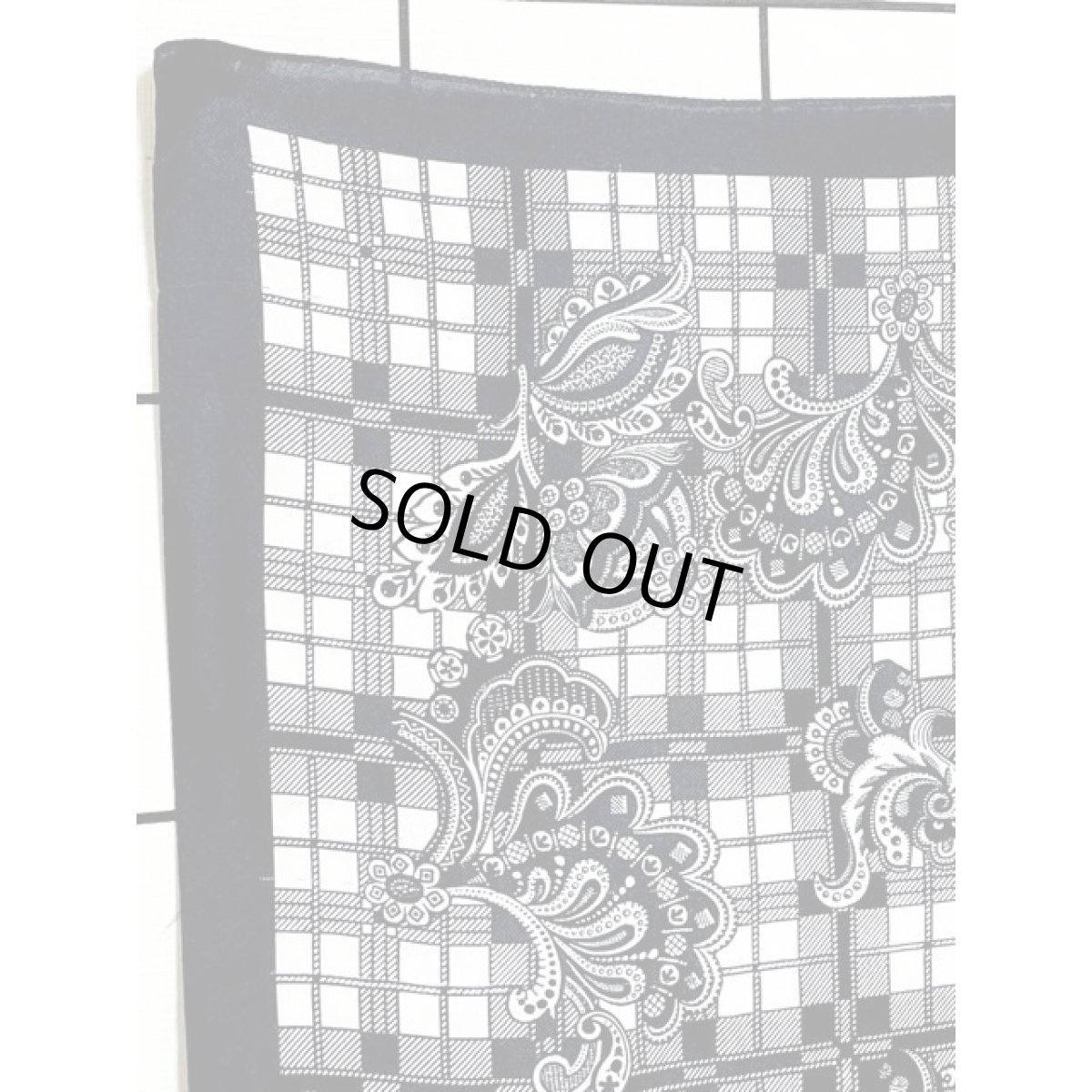 画像3: Italy製 モノトーン配色 チェック レトロアンティーク ヴィンテージスカーフ ヨーロッパ古着 (3)