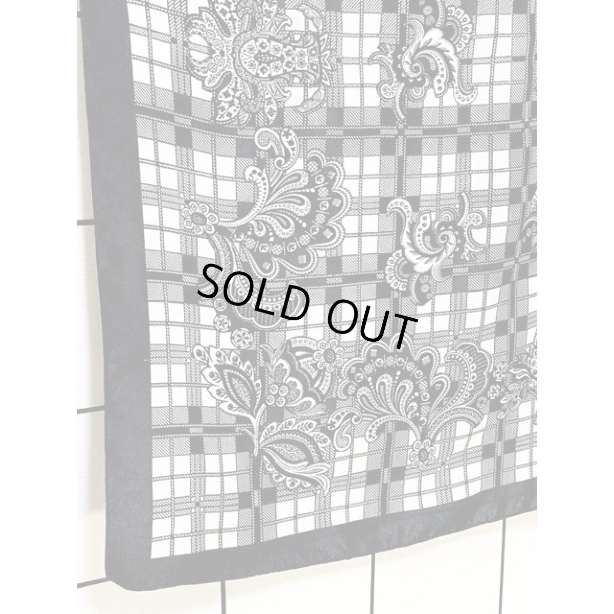 画像4: Italy製 モノトーン配色 チェック レトロアンティーク ヴィンテージスカーフ ヨーロッパ古着 (4)