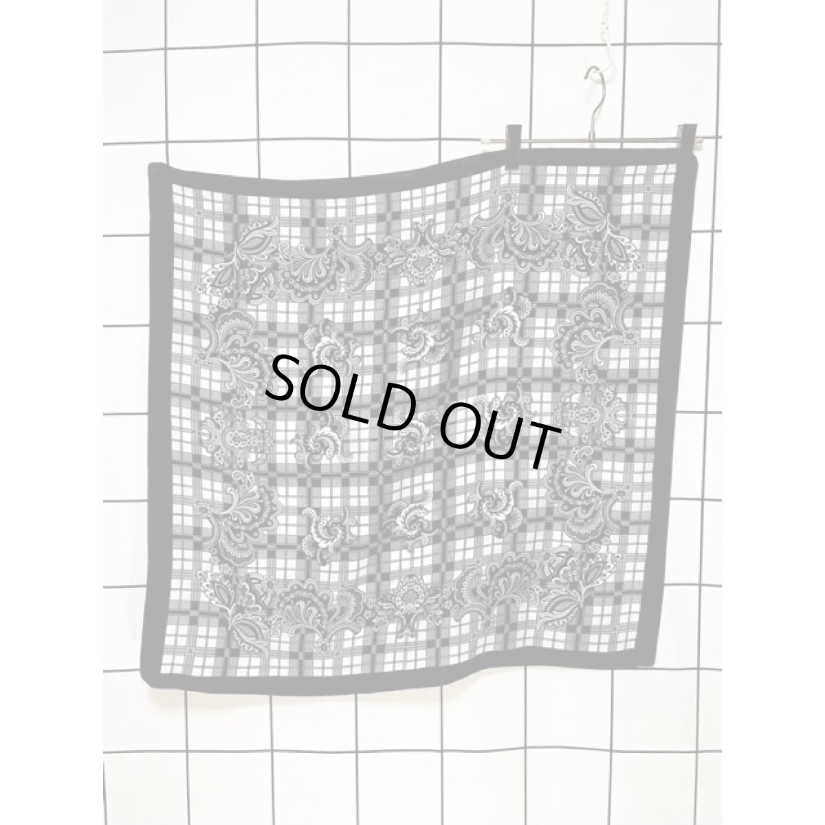 画像2: Italy製 モノトーン配色 チェック レトロアンティーク ヴィンテージスカーフ ヨーロッパ古着 (2)