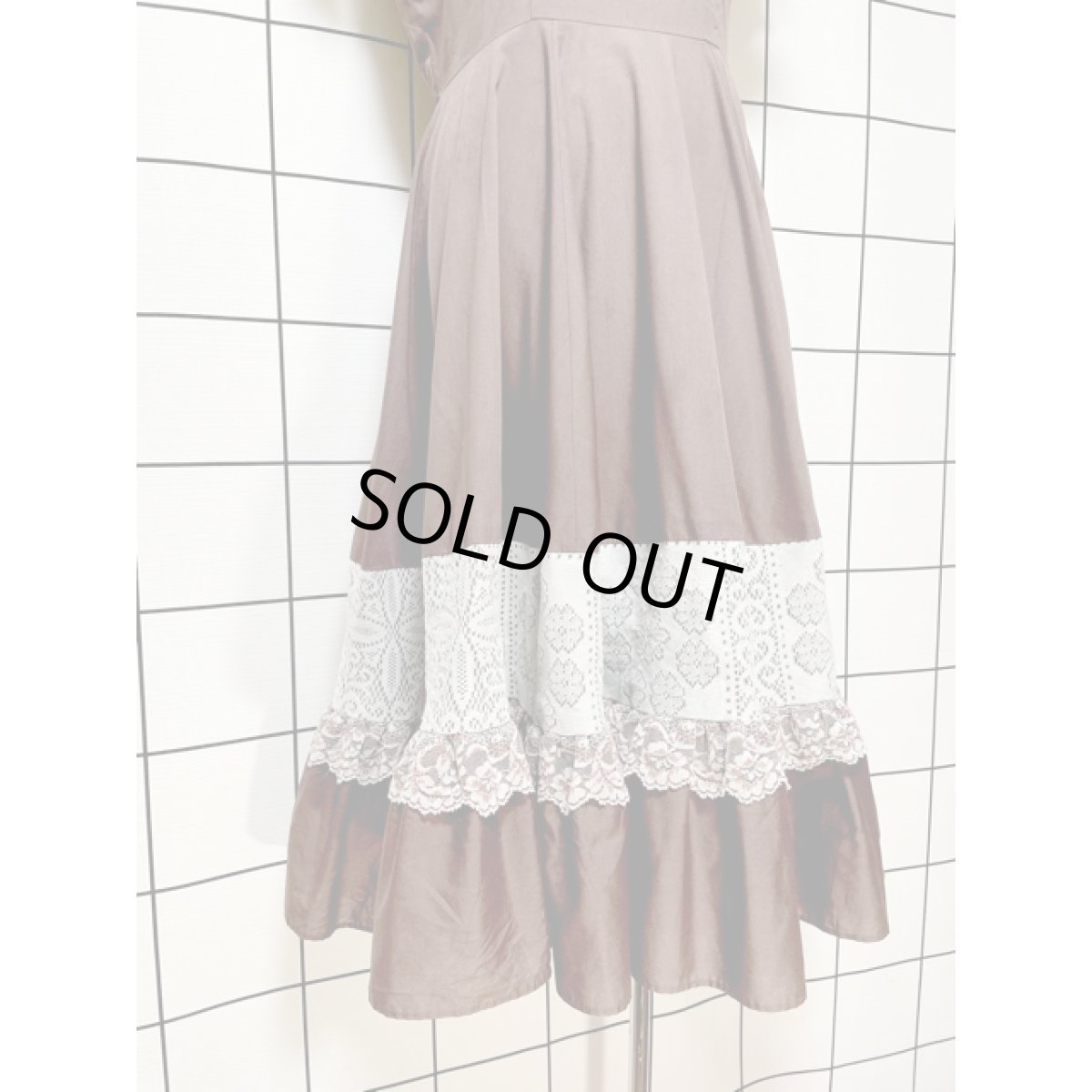 画像8: フリル ティアードフラワーレース  サーキュラー ヴィンテージドレス ブラウン ウエストゴム レトロ アメリカ古着 (8)