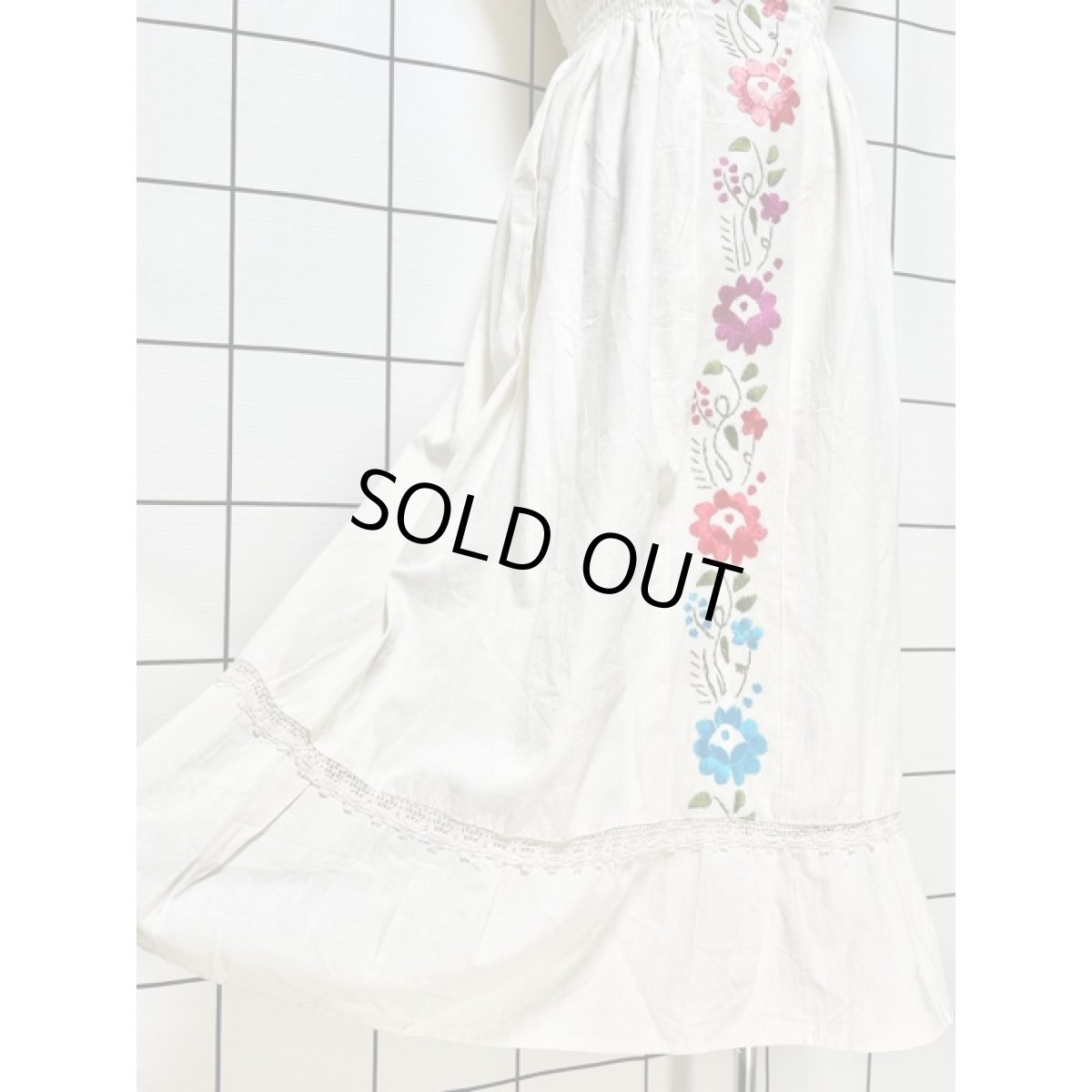 画像9: お花刺繍 サテンテープ オフホワイト ワンピース ヴィンテージ ウエストゴム レトロ  アメリカ古着 (9)
