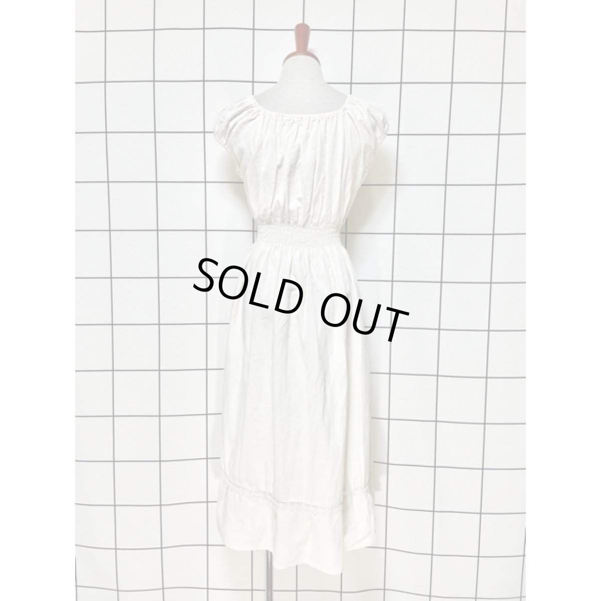 画像2: お花刺繍 サテンテープ オフホワイト ワンピース ヴィンテージ ウエストゴム レトロ  アメリカ古着 (2)