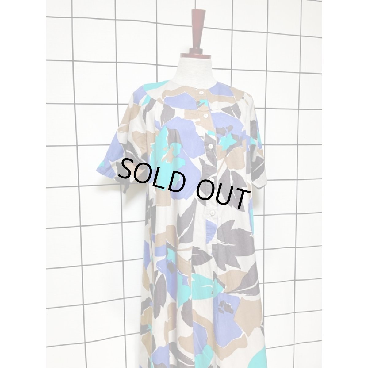 画像3: リーフモチーフ柄 ふんわりシルエット ノーカラー レトロワンピース 半袖 国産古着 (3)