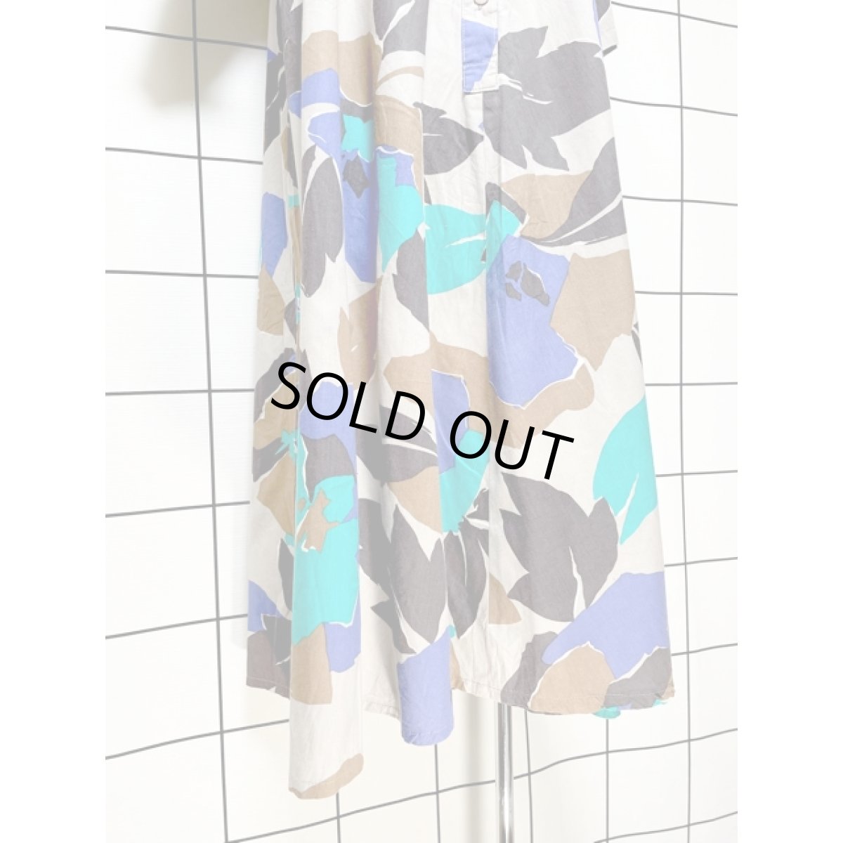 画像8: リーフモチーフ柄 ふんわりシルエット ノーカラー レトロワンピース 半袖 国産古着 (8)