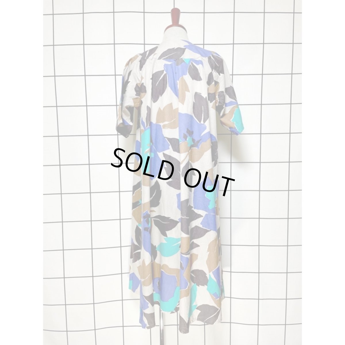 画像2: リーフモチーフ柄 ふんわりシルエット ノーカラー レトロワンピース 半袖 国産古着 (2)