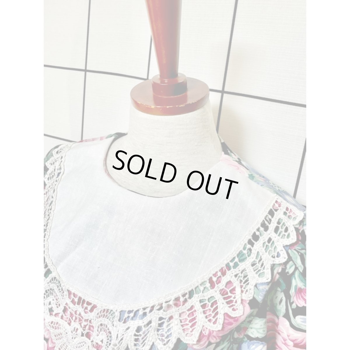 画像5: アンティークフラワー柄 レース襟 ビッグカラー ウエストゴム バックボタン ガーリー レトロ ヴィンテージワンピース アメリカ古着  (5)