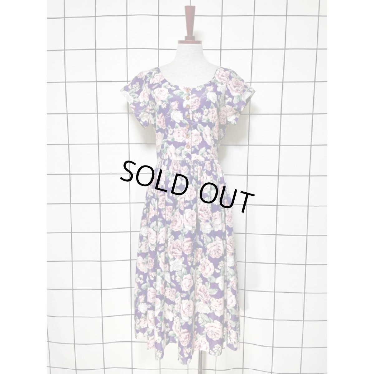 画像1: ★★50％OFF BIGSALE 対象商品★★ バックシャンデザイン アンティークフラワー柄 パープル レトロ アメリカ古着 ヴィンテージワンピース (1)