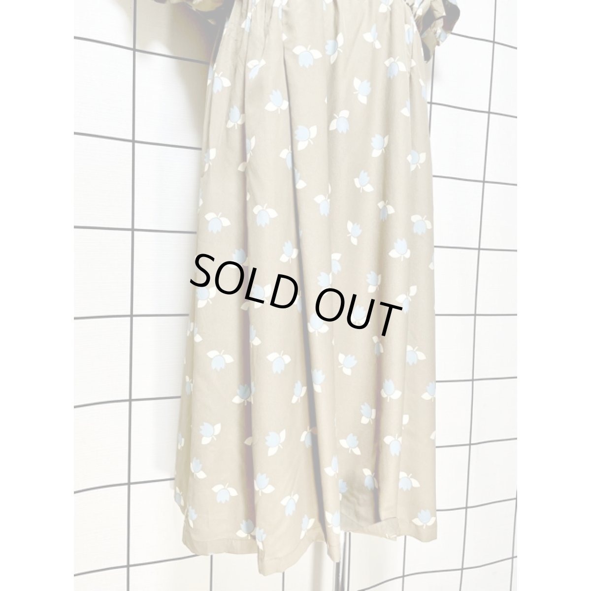 画像10: チューリップ柄 袖フリル パフスリーブ ウエストゴム レトロ ヨーロッパ古着 ヴィンテージワンピース (10)