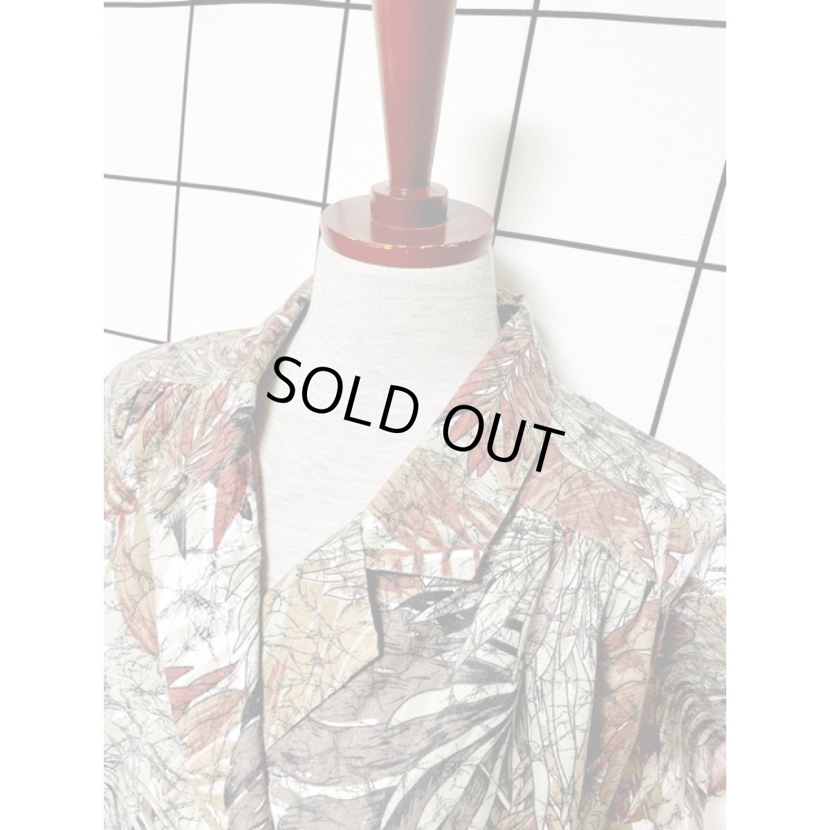 画像4: 大胆なボタニカル柄 フレンチスリーブ ウエストゴム 半袖 レトロ アメリカ古着 ヴィンテージワンピース (4)