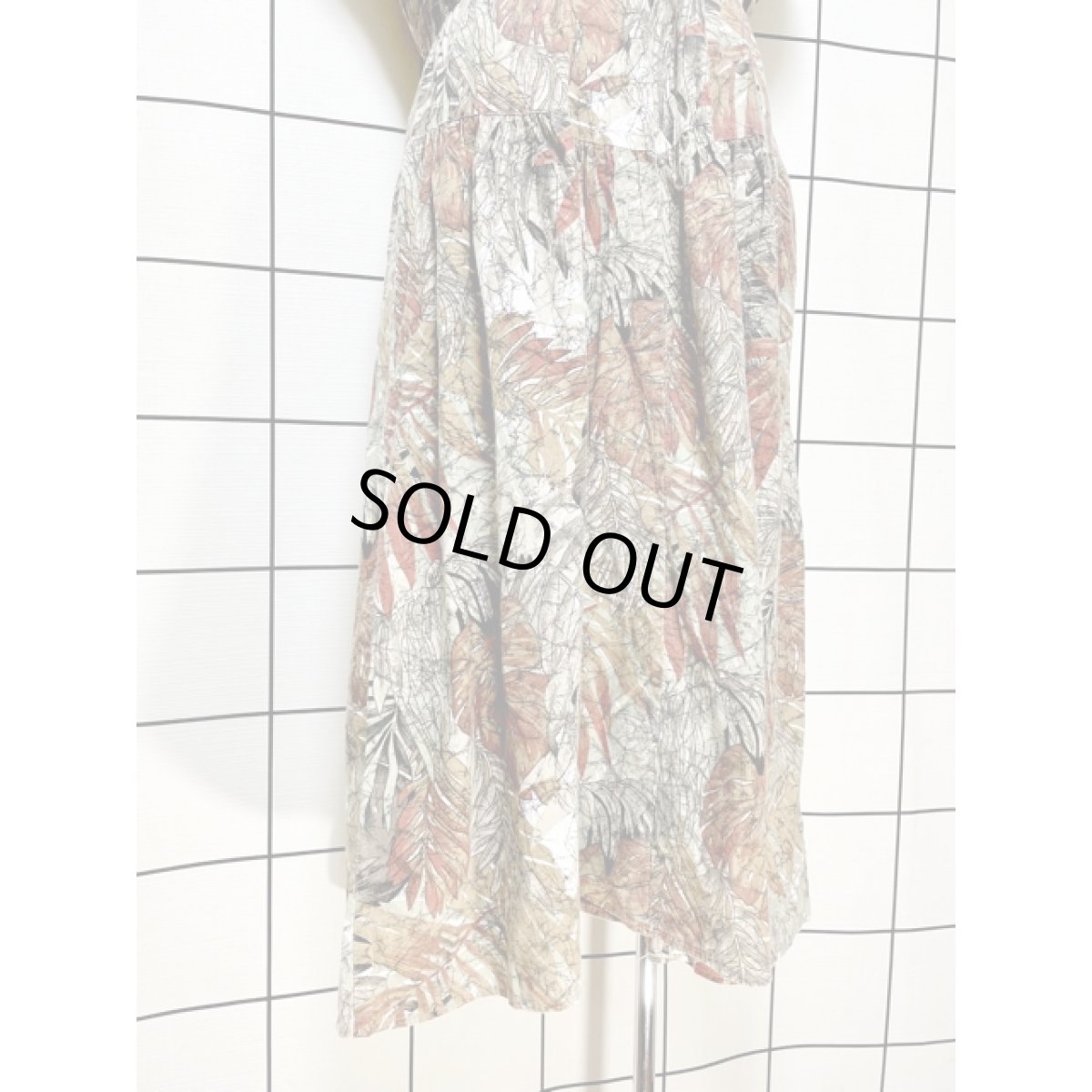 画像8: 大胆なボタニカル柄 フレンチスリーブ ウエストゴム 半袖 レトロ アメリカ古着 ヴィンテージワンピース (8)