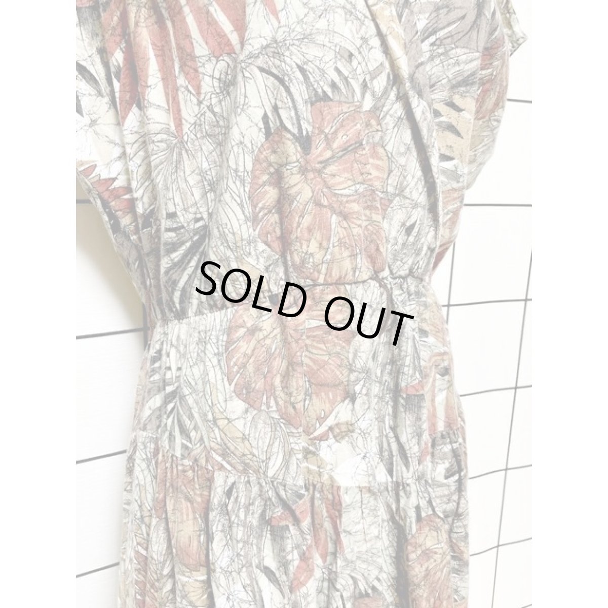 画像7: 大胆なボタニカル柄 フレンチスリーブ ウエストゴム 半袖 レトロ アメリカ古着 ヴィンテージワンピース (7)