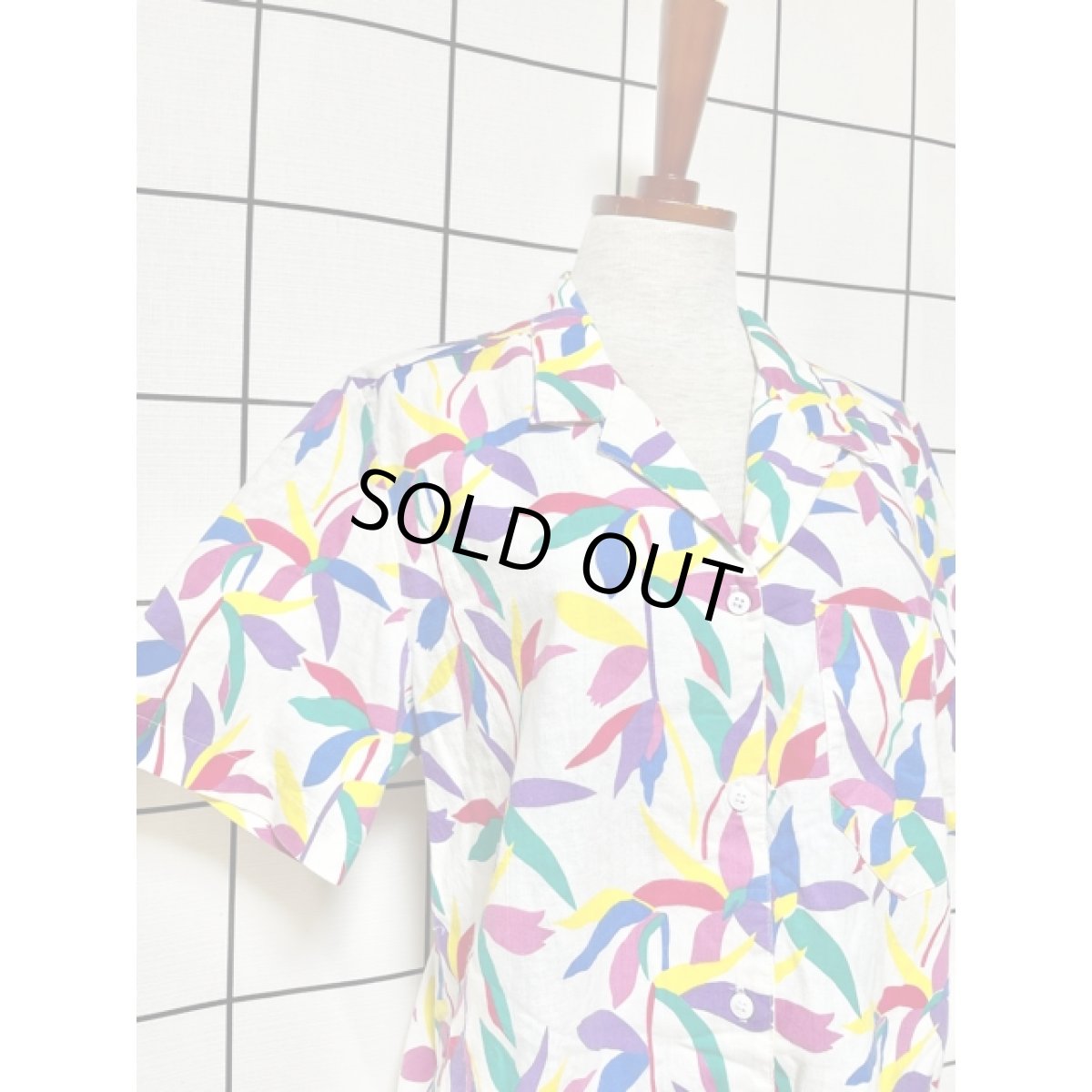 画像6: カラフルなリーフ柄 ヴィンテージブラウス 半袖 シャツ アメリカ古着 ホワイト (6)