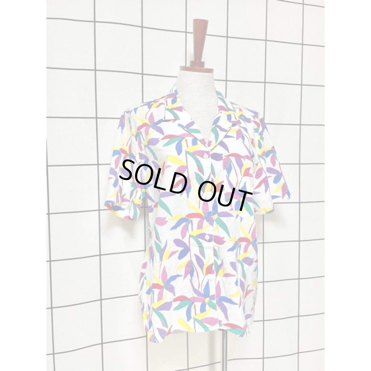 画像3: カラフルなリーフ柄 ヴィンテージブラウス 半袖 シャツ アメリカ古着 ホワイト (3)