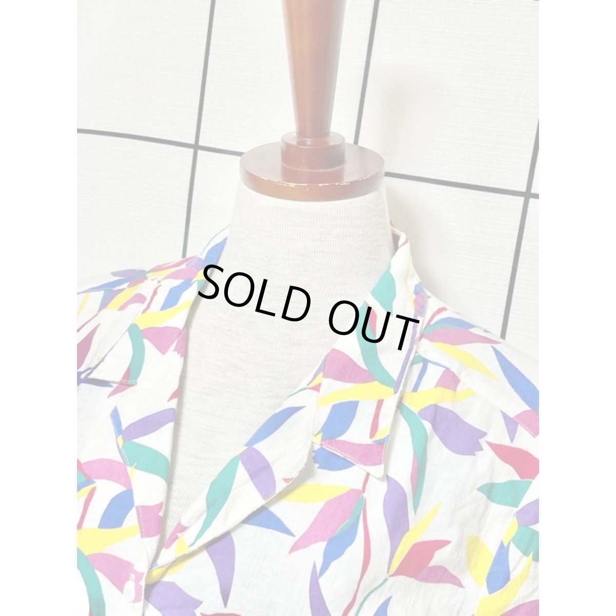 画像4: カラフルなリーフ柄 ヴィンテージブラウス 半袖 シャツ アメリカ古着 ホワイト (4)