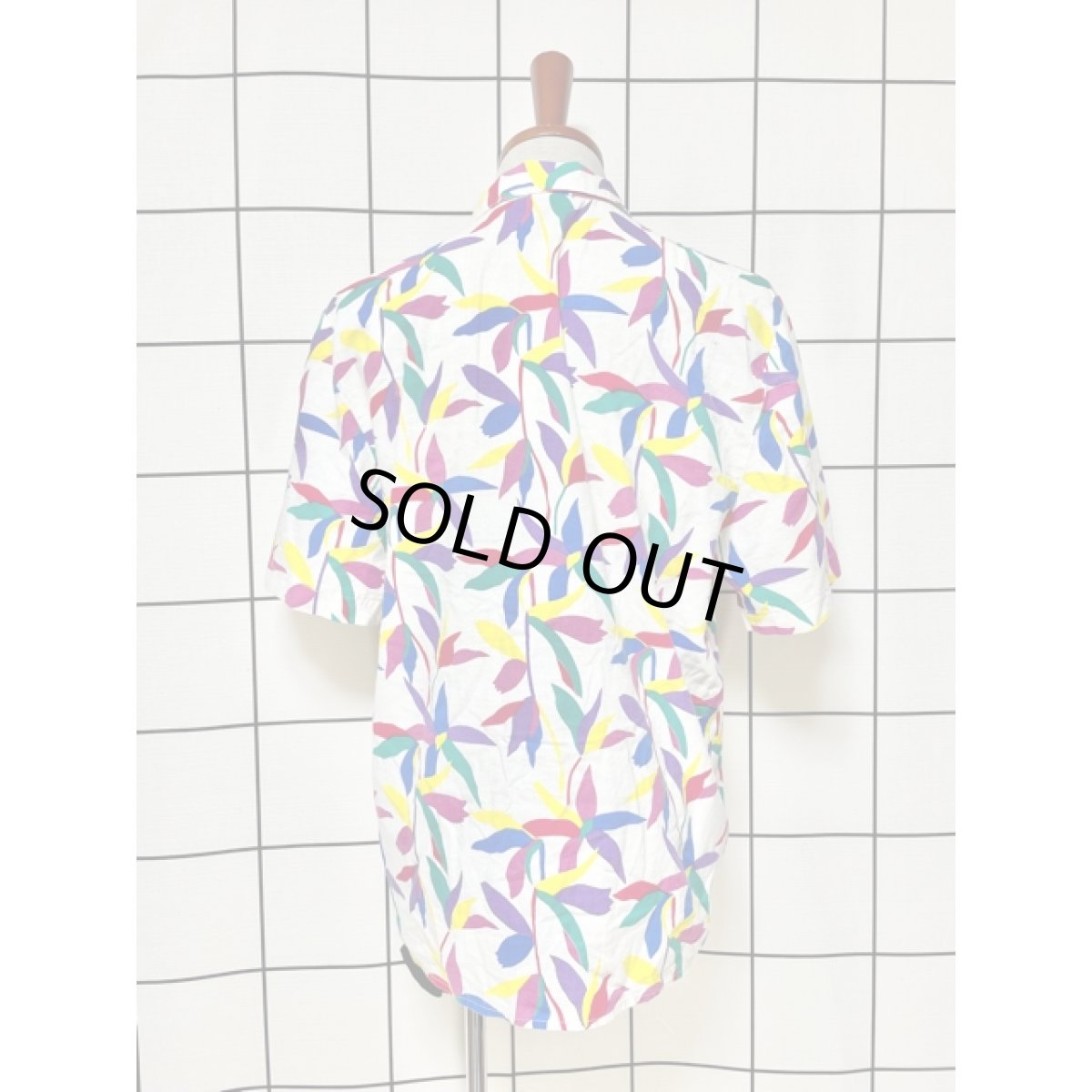 画像2: カラフルなリーフ柄 ヴィンテージブラウス 半袖 シャツ アメリカ古着 ホワイト (2)